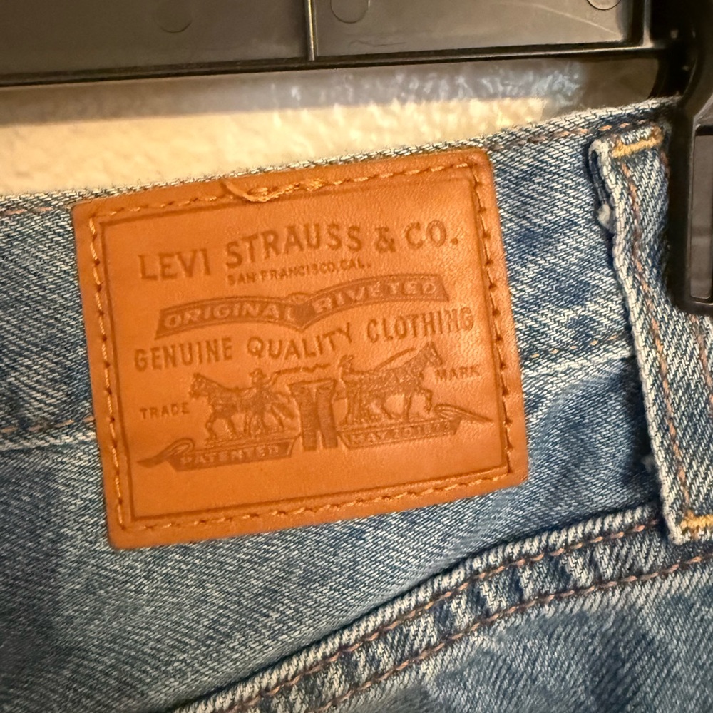 Levi's Light Blue Straight Leg Women's Jeans - Picture 3 of 5